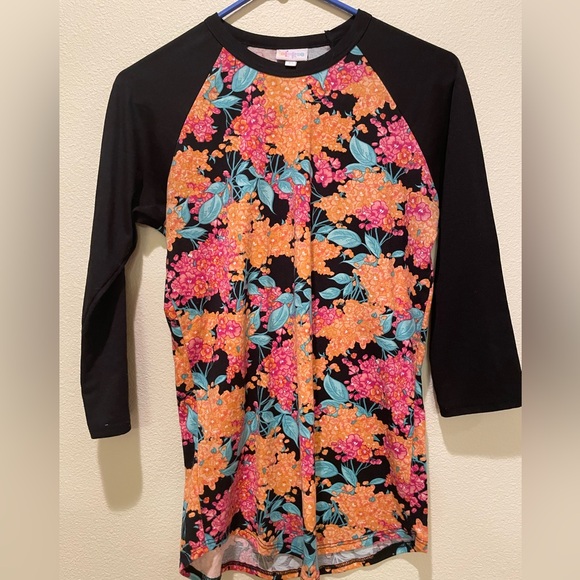 Lularoe   |  Randy Tee - Picture 1 of 4